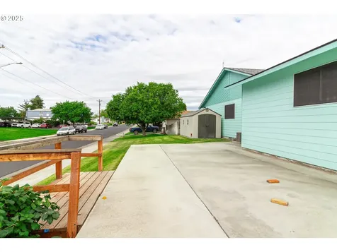 305 NW 9th Place Hermiston OR 97838