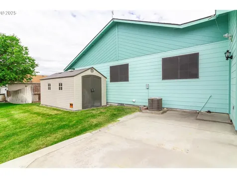 305 NW 9th Place Hermiston OR 97838