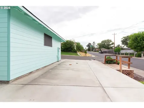 305 NW 9th Place Hermiston OR 97838