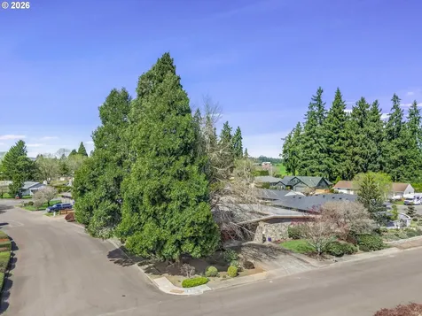 2205 N Country Club Drive Canby OR 97013