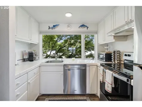 75 N Hayden Bay Drive Portland OR 97217