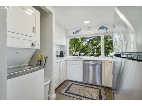 75 N Hayden Bay Drive Portland OR 97217