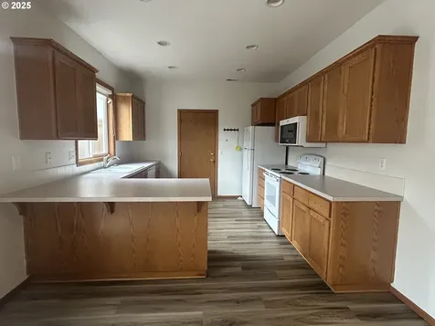 1880 Lake Cove Avenue Eugene OR 97408
