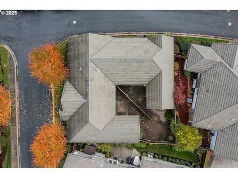 1880 Lake Cove Avenue Eugene OR 97408