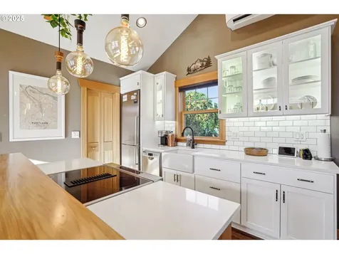 4009 SE Bybee Boulevard Portland OR 97202