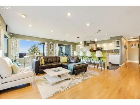 791 SW Red Hills Drive Dundee OR 97115
