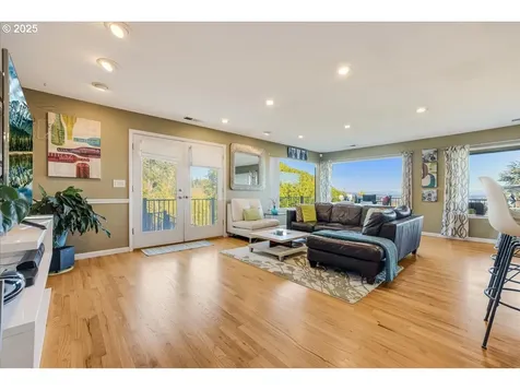 791 SW Red Hills Drive Dundee OR 97115