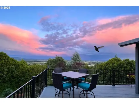 791 SW Red Hills Drive Dundee OR 97115