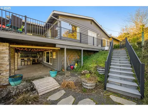 791 SW Red Hills Drive Dundee OR 97115