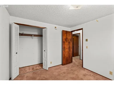 798 Driftwood Drive Eugene OR 97402