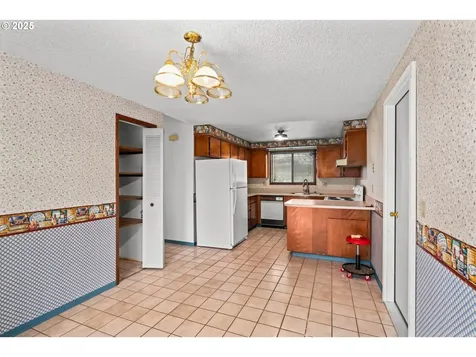 798 Driftwood Drive Eugene OR 97402