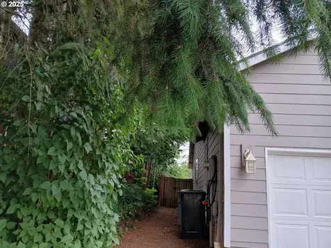 1422 SW Pioneer Drive Willamina OR 97396