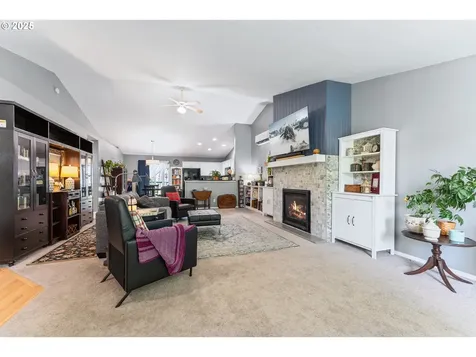 1422 SW Pioneer Drive Willamina OR 97396