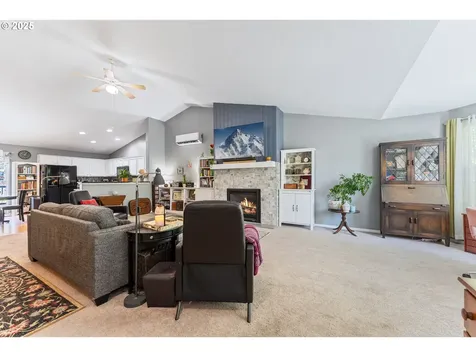 1422 SW Pioneer Drive Willamina OR 97396