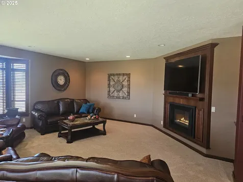 6481 SW Wren Street Culver OR 97734
