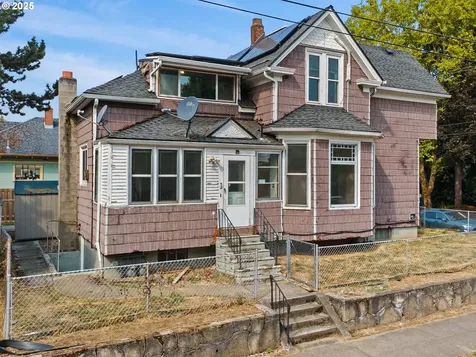 3954 SE Taylor Street Portland OR 97214