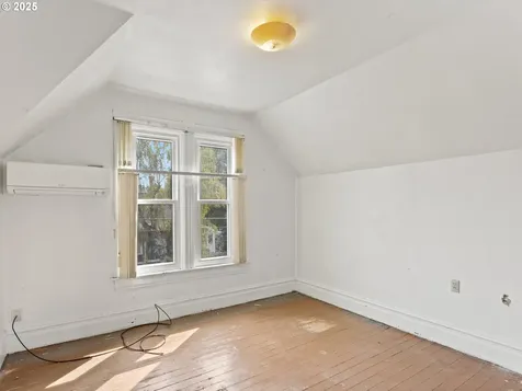 3954 SE Taylor Street Portland OR 97214