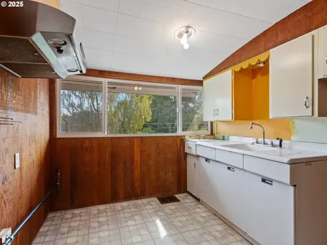 3954 SE Taylor Street Portland OR 97214