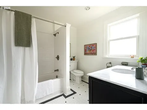 2002 NE 13th Avenue Portland OR 97212