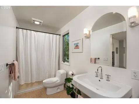 5745 SW Gaines Court Portland OR 97221