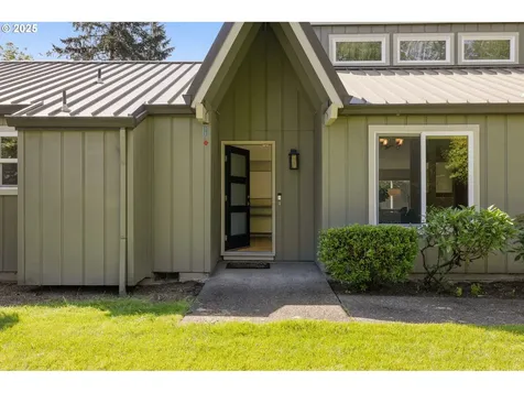 8130 SW Hemlock Street Portland OR 97223