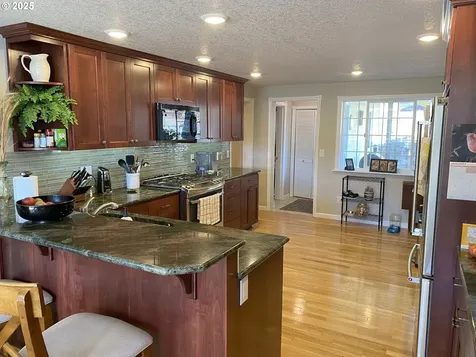 1841 E Sixth Avenue Sutherlin OR 97479