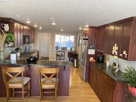 1841 E Sixth Avenue Sutherlin OR 97479