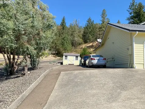 1841 E Sixth Avenue Sutherlin OR 97479