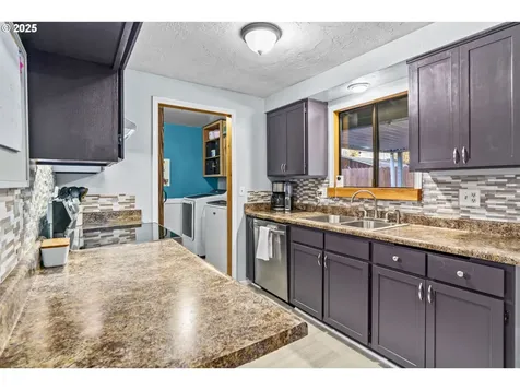 2112 W Irwin Way Eugene OR 97402