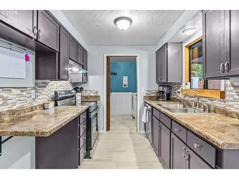 2112 W Irwin Way Eugene OR 97402