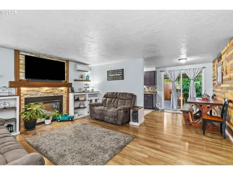 2112 W Irwin Way Eugene OR 97402