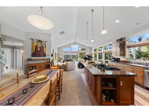 1990 Noble Fir Lane S Salem OR 97306