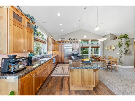 1990 Noble Fir Lane S Salem OR 97306