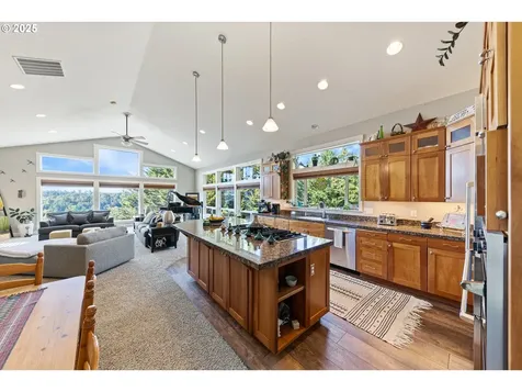 1990 Noble Fir Lane S Salem OR 97306