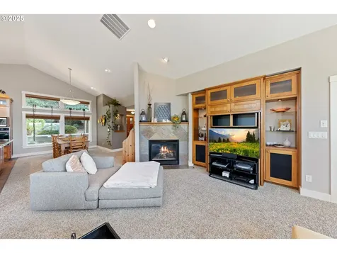 1990 Noble Fir Lane S Salem OR 97306
