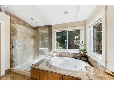 1990 Noble Fir Lane S Salem OR 97306
