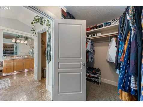 1990 Noble Fir Lane S Salem OR 97306