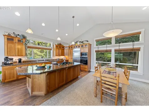 1990 Noble Fir Lane S Salem OR 97306