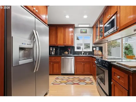 634 N Hayden Bay Drive Portland OR 97217