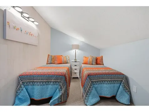 634 N Hayden Bay Drive Portland OR 97217