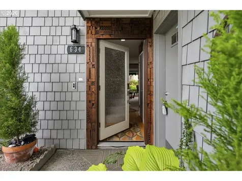 634 N Hayden Bay Drive Portland OR 97217