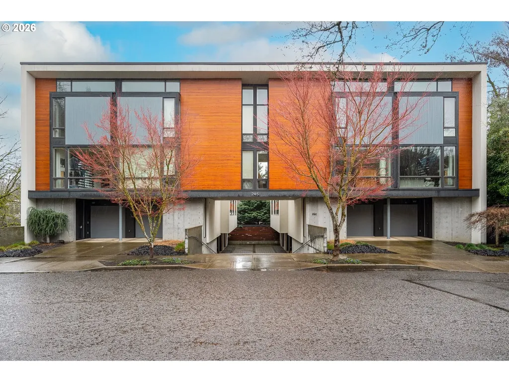 245 SW Meade Street Portland OR 97201