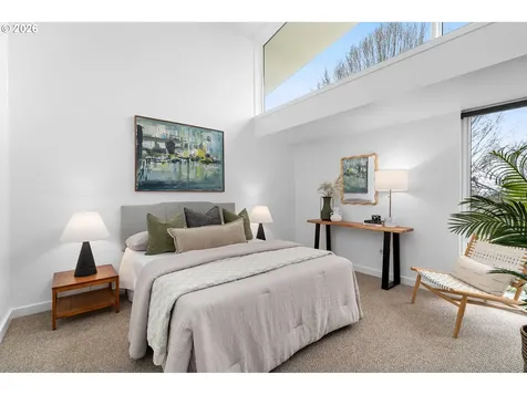 245 SW Meade Street Portland OR 97201