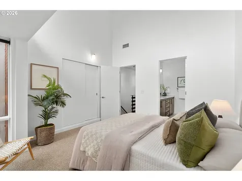 245 SW Meade Street Portland OR 97201