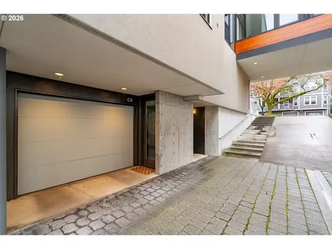 245 SW Meade Street Portland OR 97201