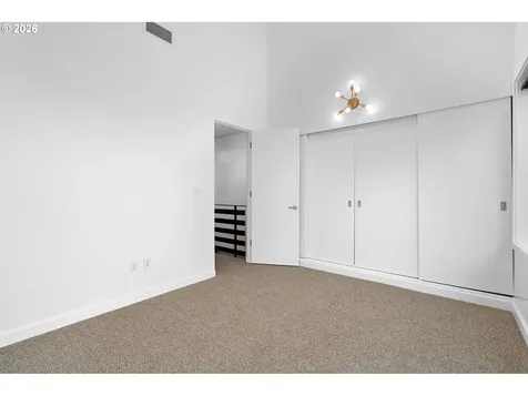 245 SW Meade Street Portland OR 97201