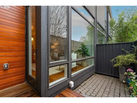 245 SW Meade Street Portland OR 97201