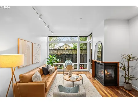 245 SW Meade Street Portland OR 97201