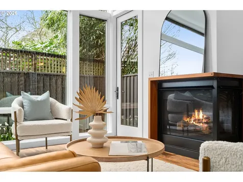 245 SW Meade Street Portland OR 97201