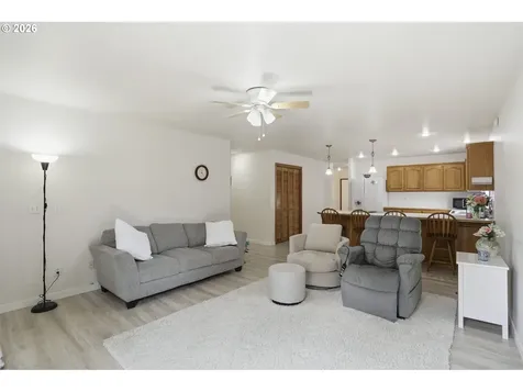 858 SW 24th Street Troutdale OR 97060